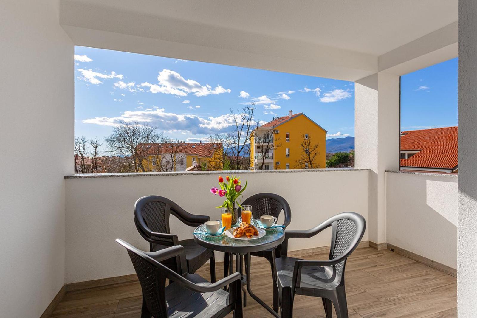 רייקה Kvarner Bay - Apartments 2 & 4 מראה חיצוני תמונה